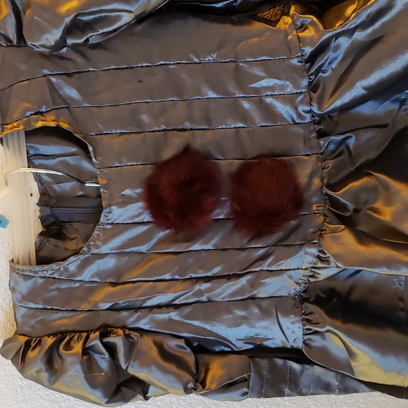 It Inspired Silver Gray Sateen Clown Costume w/Lace Cuffs/Hens and 2 Fur PomPoms - Picture 2 of 11